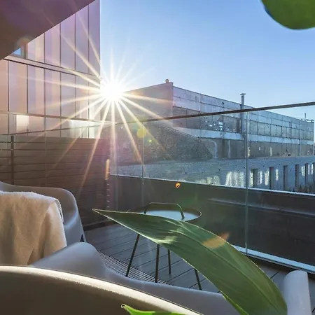 Apartament Modern & New 1br With Sofa Bed & Balcony *